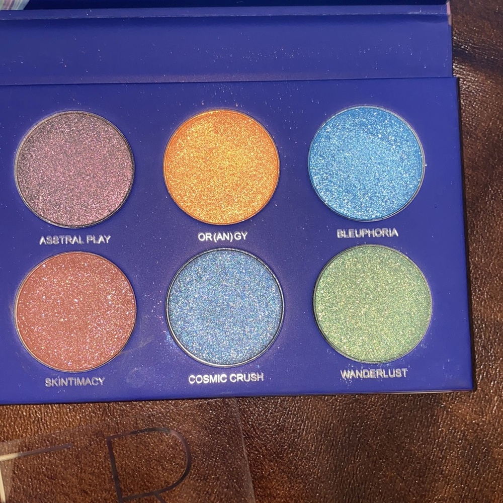 💋BRAND NEW UNDER MY SKIN EYESHADOW PALETTE! - Picture 5 of 7